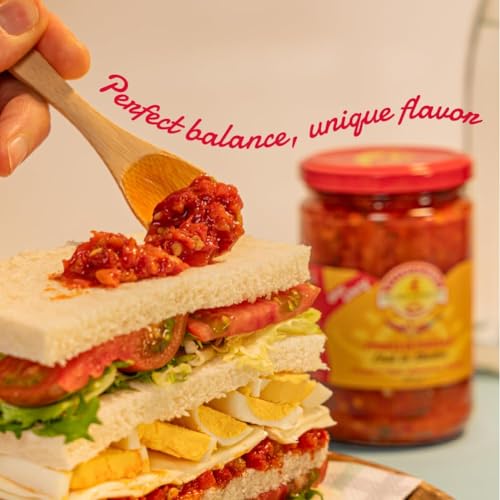 TUTTOCALABRIA Calabrian Chili Pepper Pieces, 10oz (285g), Spicy Condiment with Calabrian Chili Peppers, Extra Virgin Olive Oil, Ideal for Pasta, Pizza, Sandwiches and Fish, Made in Italy
