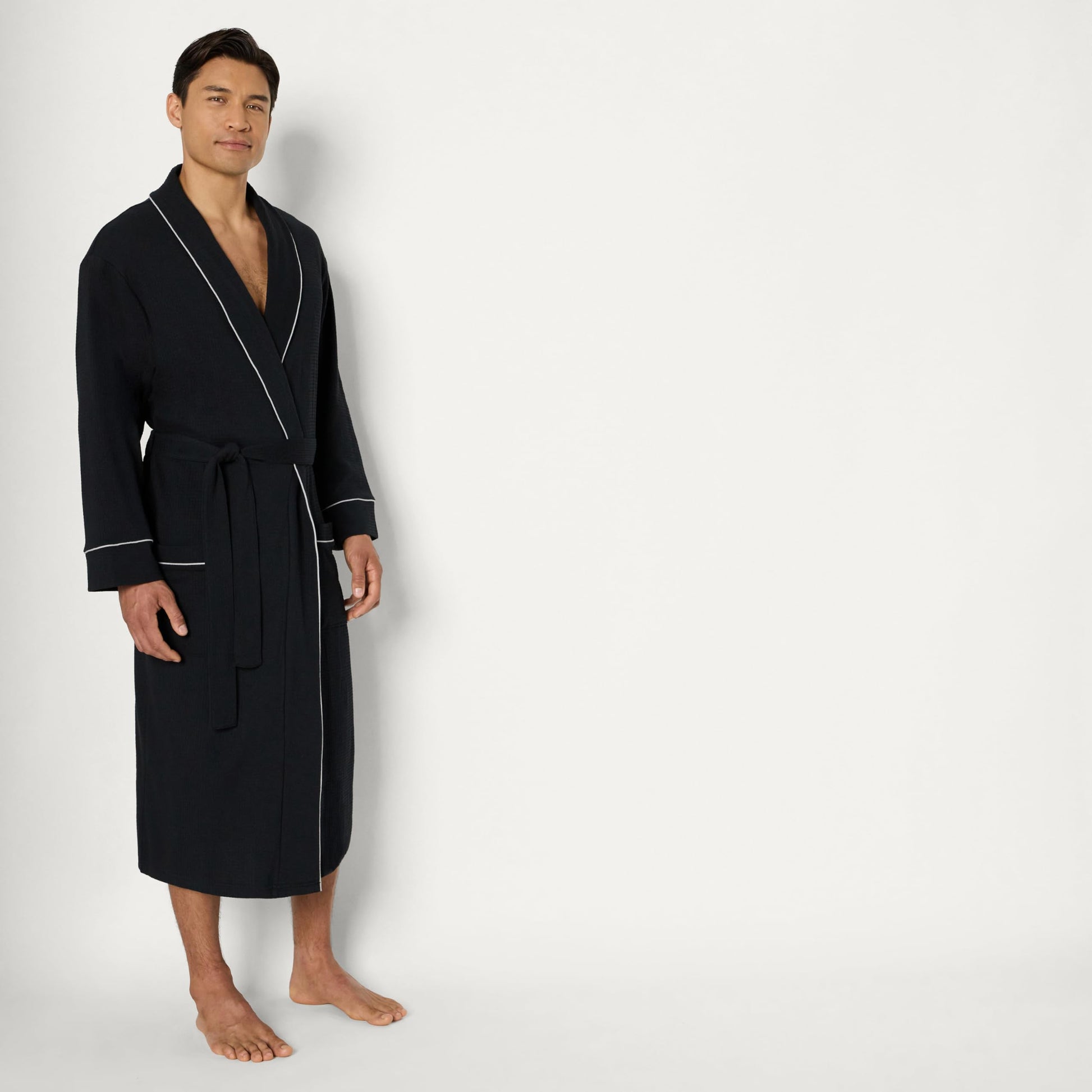 Amazon Essentials Men's Lightweight Waffle Bathrobe (Available in Big & Tall), Black, Medium-Large