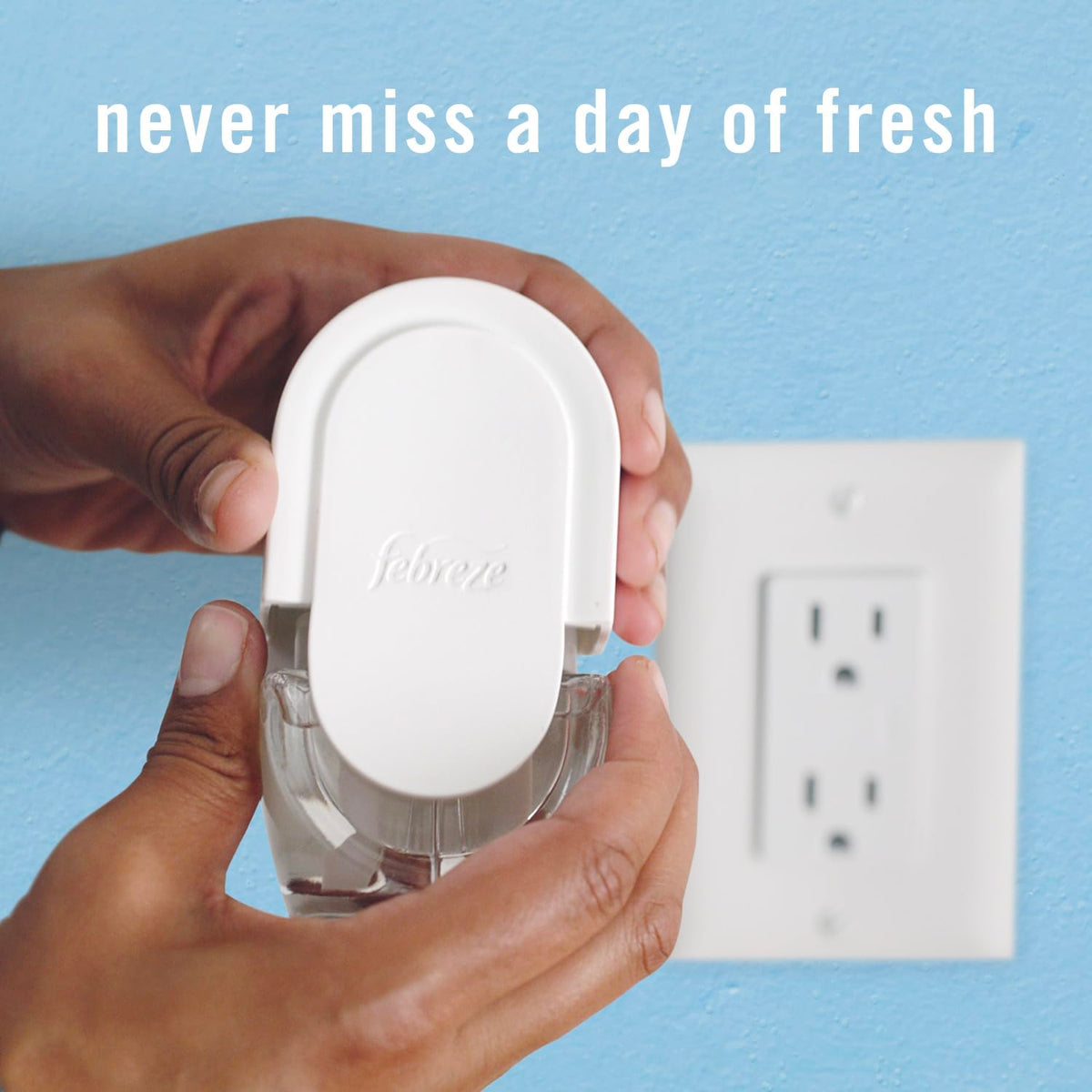 Febreze Plug In Lufterfrischer, Nachfüllpack mit duftendem Öl zur Geruchsbekämpfung, Lufterfrischer für Zuhause, Bad und Küche, lang anhaltend bei starken Gerüchen, Gain Original Duft, 24,6 g Nachfüllpackungen, 3 Stück