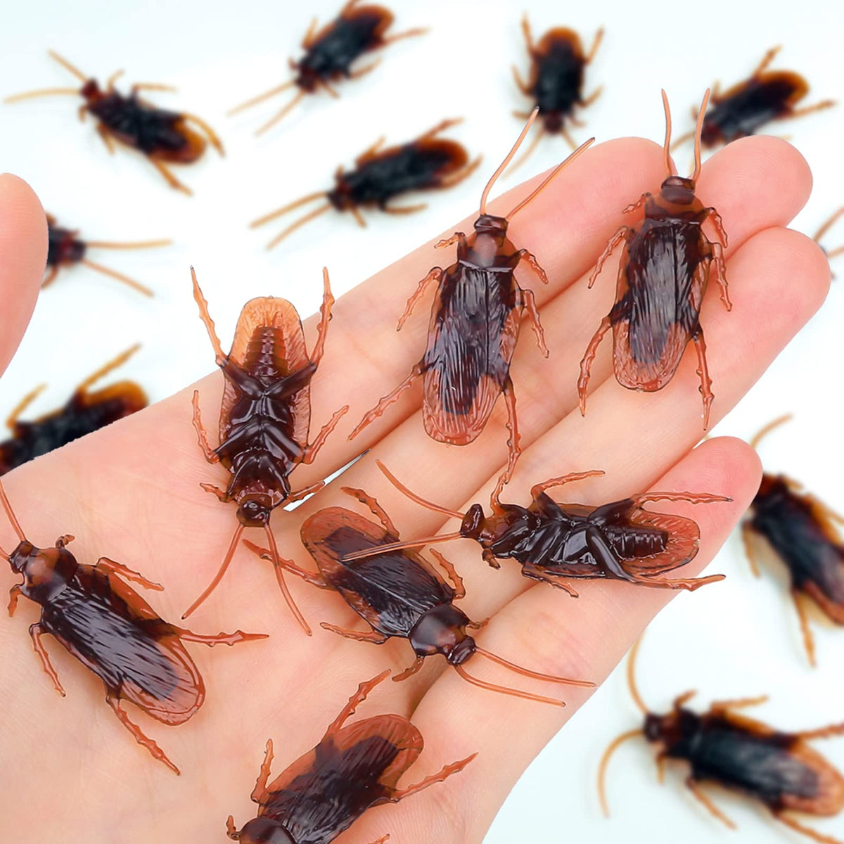 Riomeira Premium Fake Cockroaches, Pretty Realistic Fake Roaches, Great Way to Play a Prank, Faux Cockroaches Lifelike Creepy Perfect for Halloween Project, Tricking People, Kid Playing (15PCS)