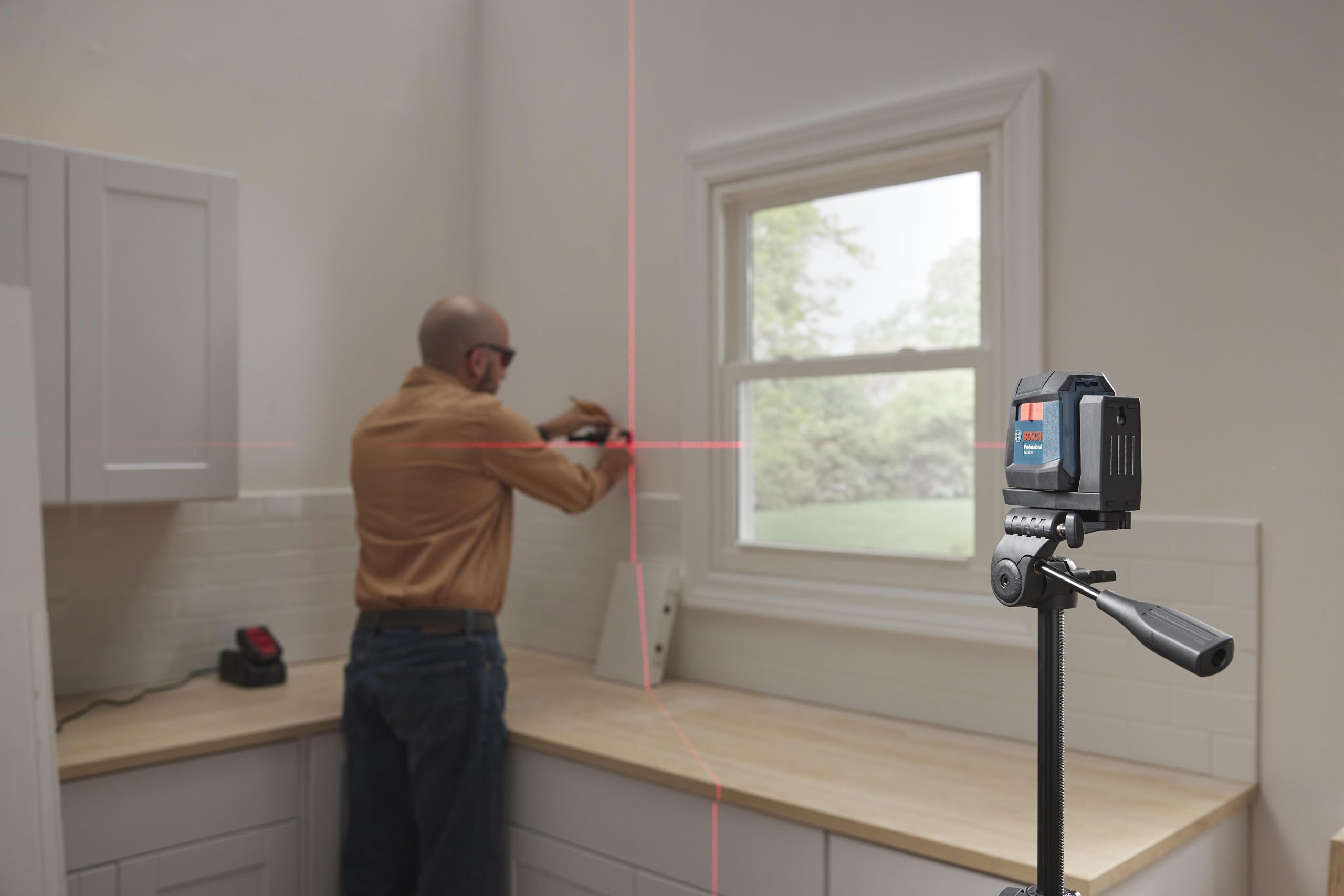 BOSCH GLL50-20 50 Ft Self-Leveling Cross-Line Laser, Includes Integrated Magnetic Mount & 2 AA Batteries
